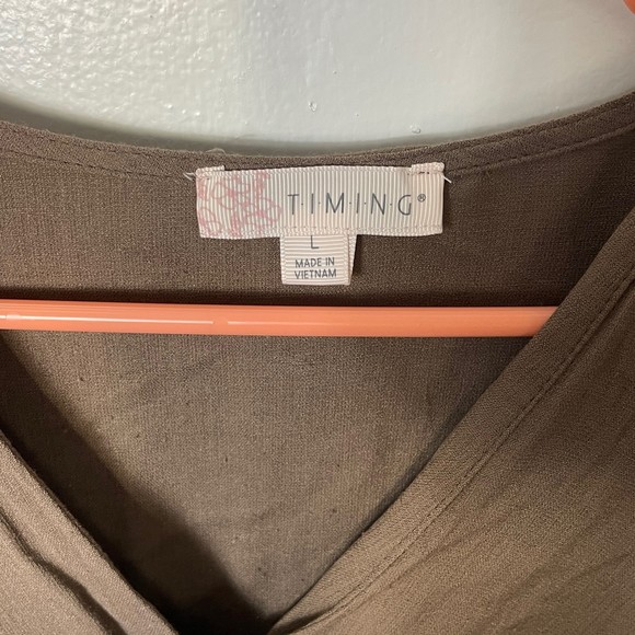 Timing short sleeves crop top size large brown v-neck - Picture 3 of 3